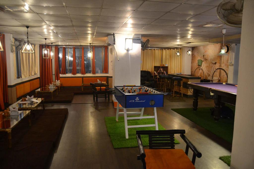 Akash Continental Hotel Rishīkesh Exterior foto